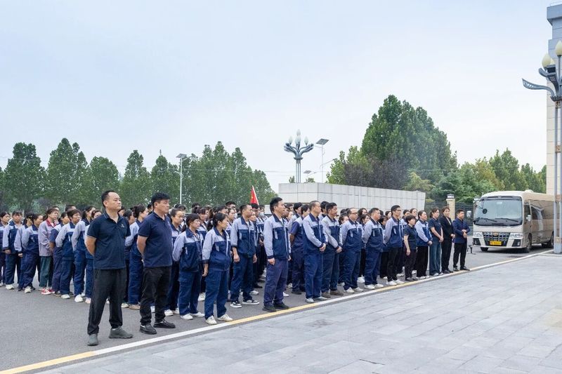 卓一牧業(yè)舉行國(guó)慶升旗儀式，共祝祖國(guó)繁榮昌盛！